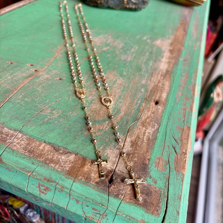 Love and Honor Jesus LLC - Wholesale Ketting met gebedskralen - Tri Color OLG rozenkrans ketting of armband met 4 mm kralen5