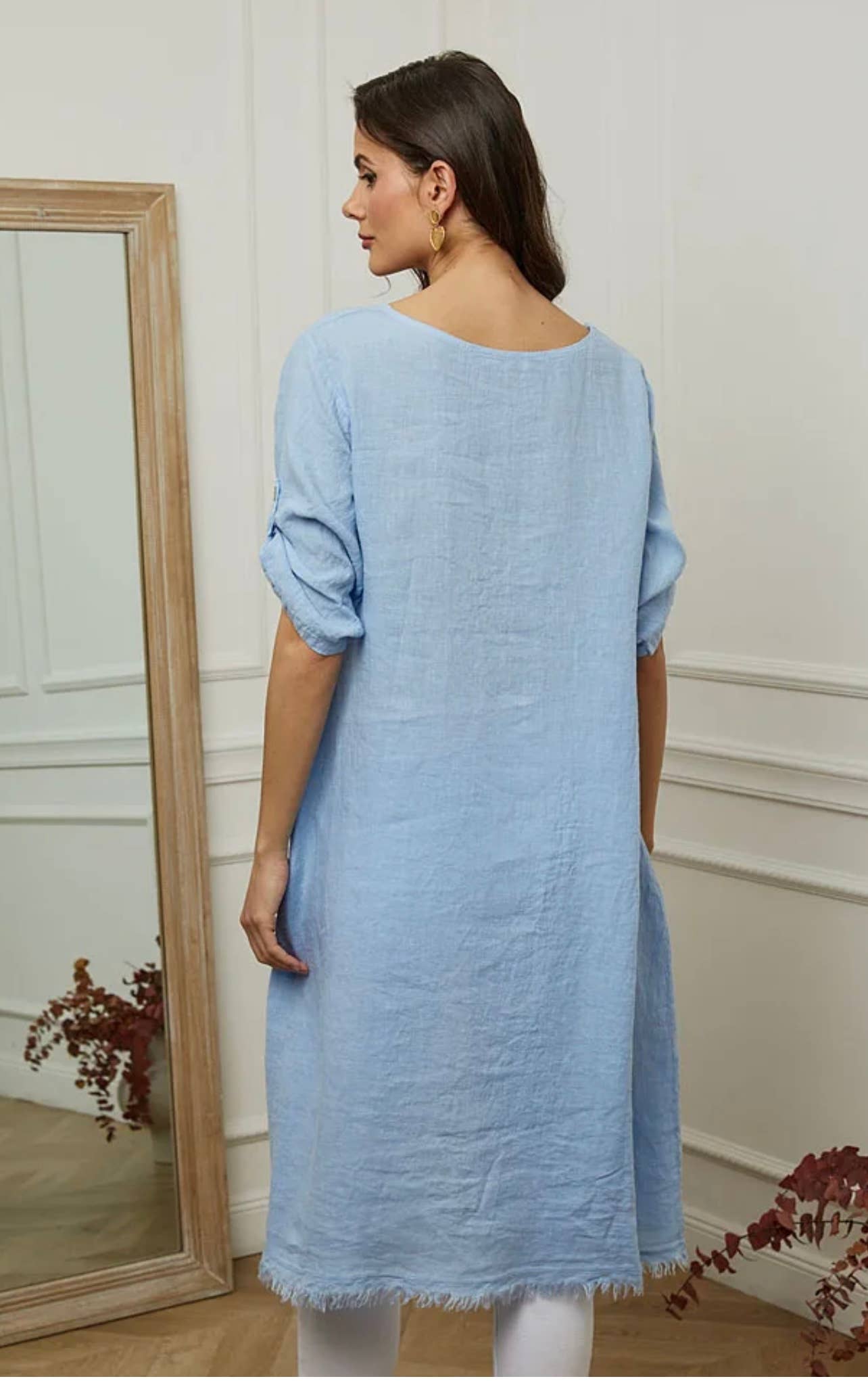 LÉA & LUC – Großhandel Kleid – Damen – 100 % Leinenkleid mit Blumenmotiv auf der linken Brust, REF. 72486