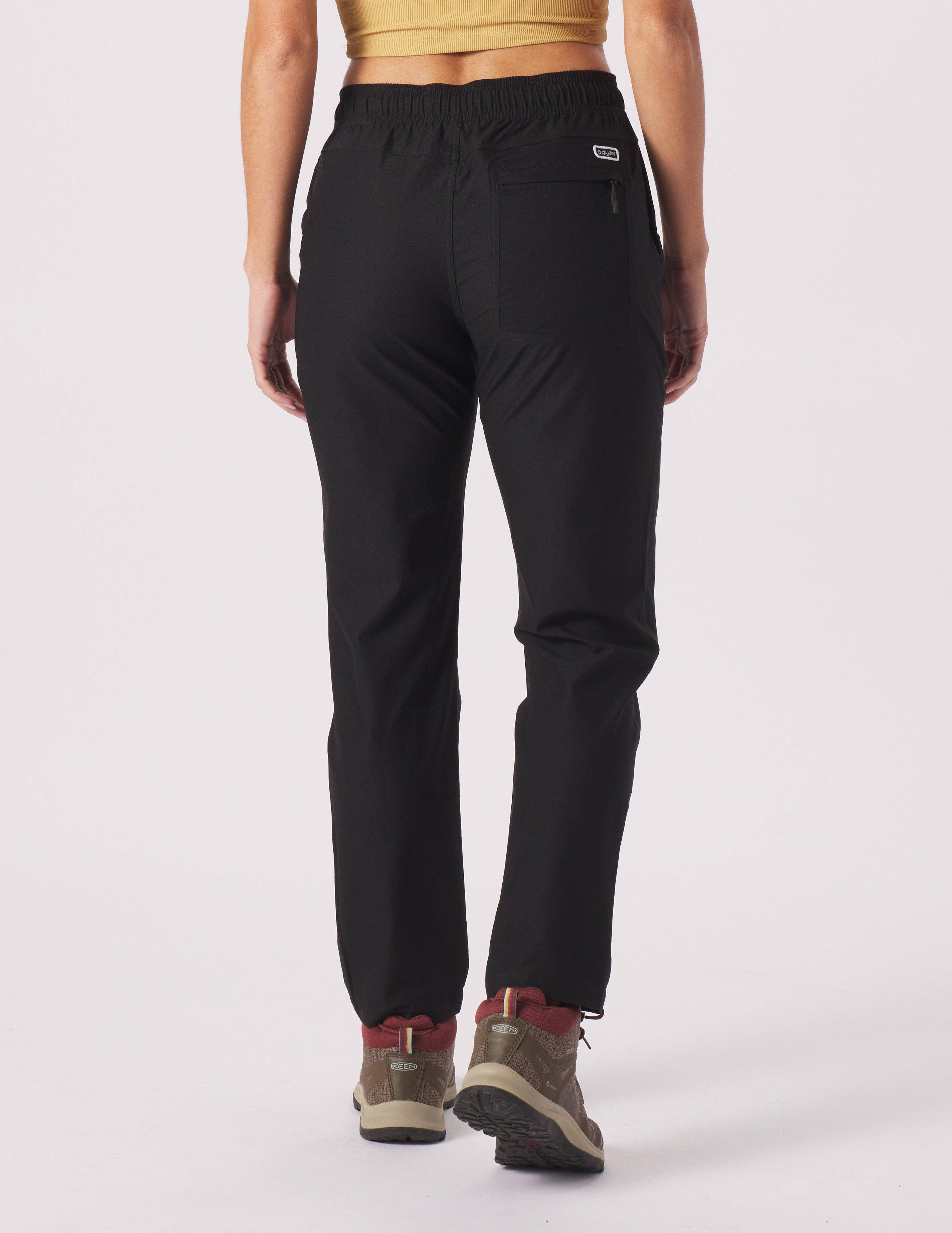 Zwart Trek Pant: zwart voor groothandel op Faire2