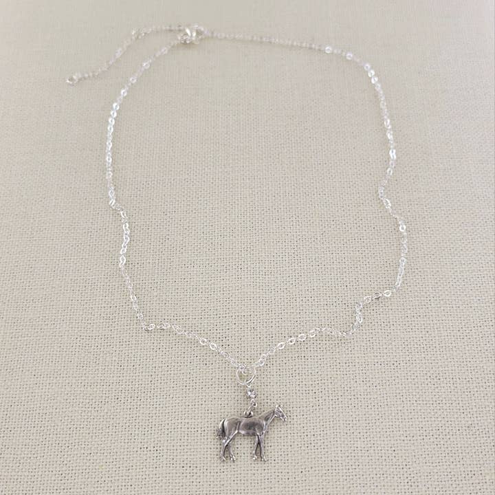Sadie Green's Jewelry – Großhandel Kette mit Anhänger/Charm – Halskette mit stehendem Pferdeanhänger CHN24