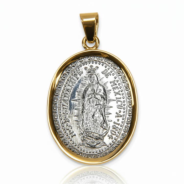 Lunette en argent et or 14 carats, grande médaille de la Vierge de Guadalupe, 1,2 « x 0,9" pour la vente par Guadalupe Gifts