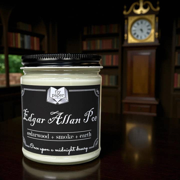 Fly Paper Products - Wholesale Pot/gevulde kaars - Edgar Allan Poe 9oz Kaars - Cederhout + Rook + Aarde2
