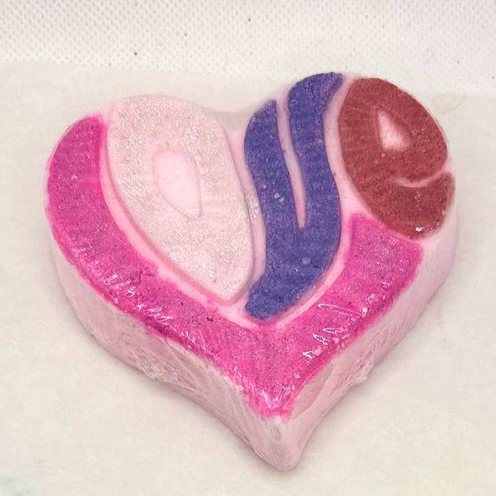 Love heart bath bombs for wholesale by Splash Bath Lab