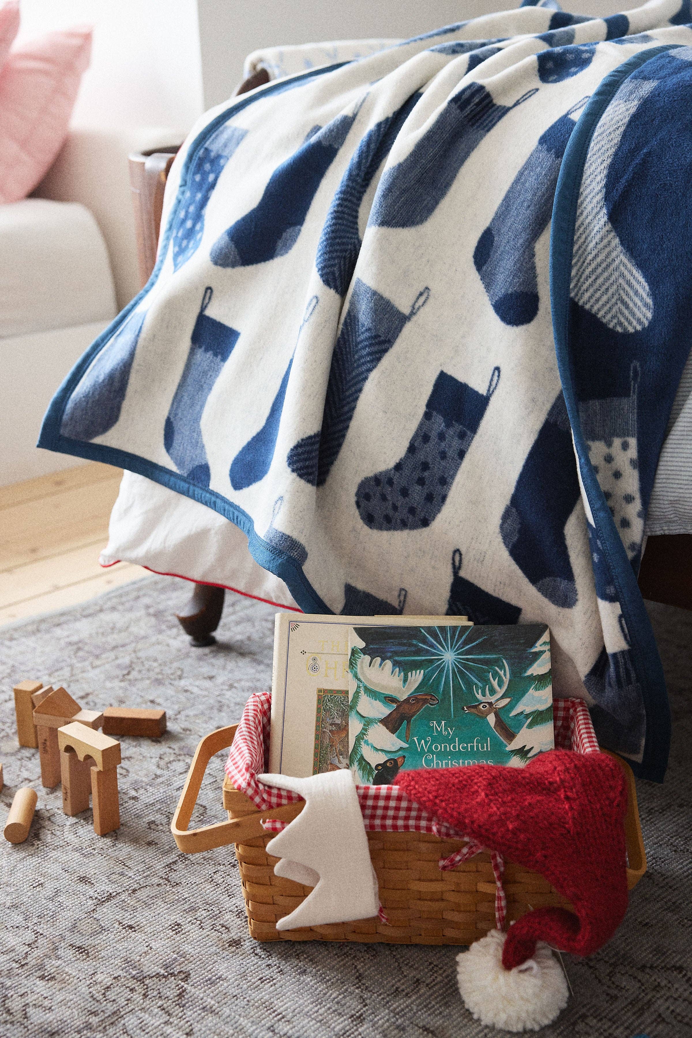 ChappyWrap - Wholesale Decoratiedeken - Santa's Stockings Midi Deken1