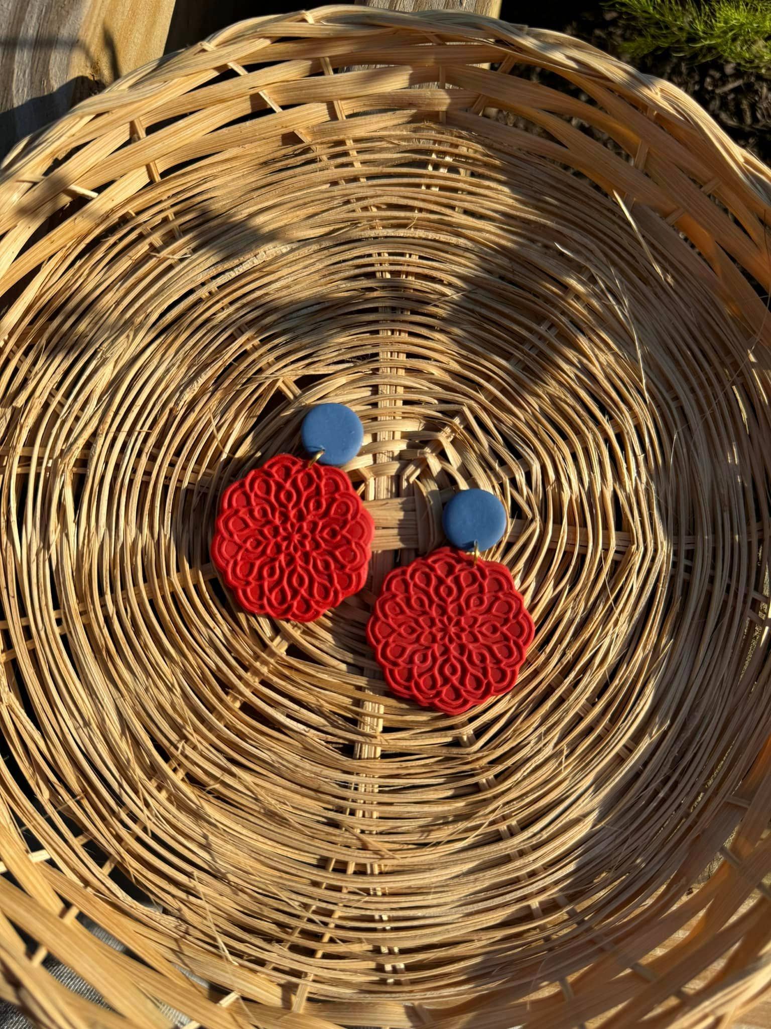 Watch Me Bloom – Großhandel Ohrhänger – Rote Mandalas | Lehmohrringe vom 4. Juli0