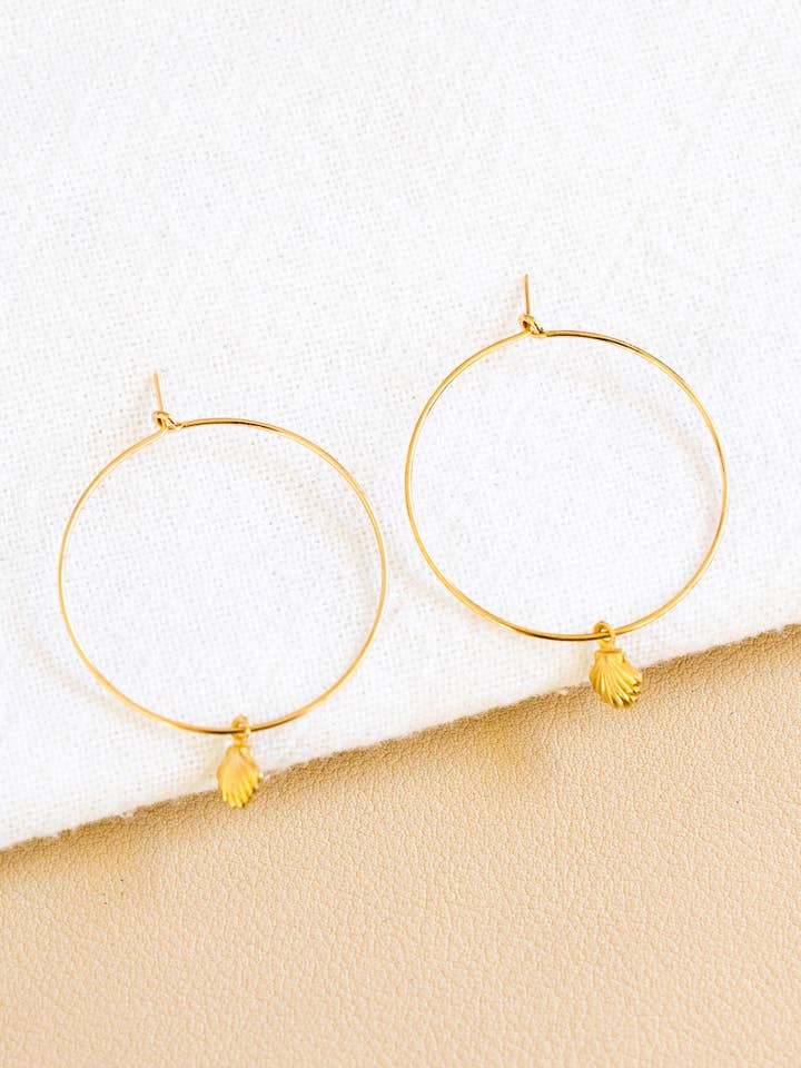 Mini Schelp 30mm Fijne Hoepels voor wholesale door Laine Honolulu