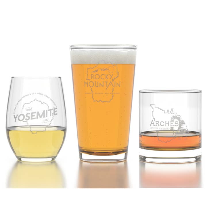 Parcs nationaux - Verrerie gravée - Roches / Pinte / Vin pour la vente par Well Told