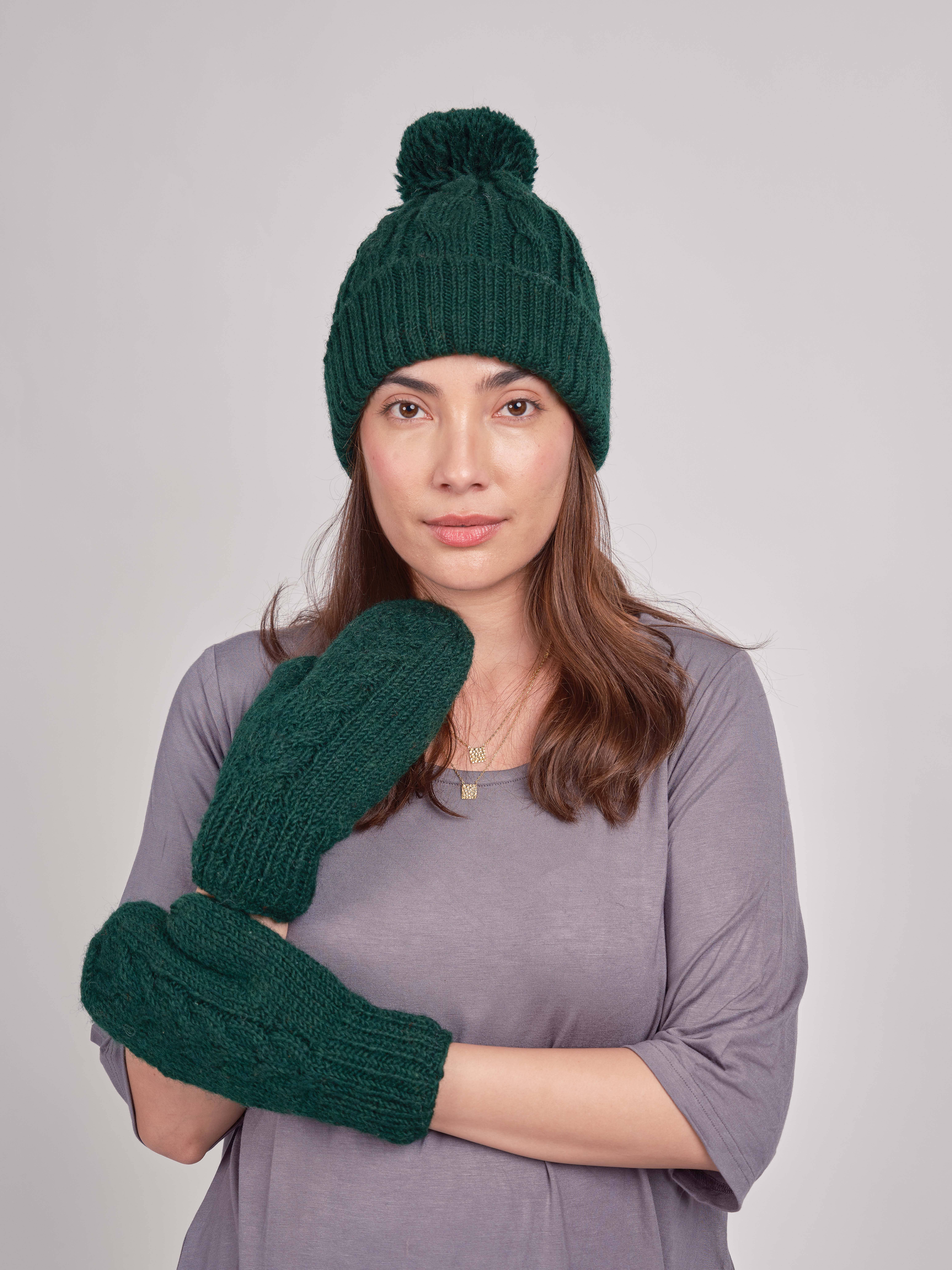 Windhorse Trading Inc – wholesale Vantar - Unisex – Kabelstickade vantar. SG2014