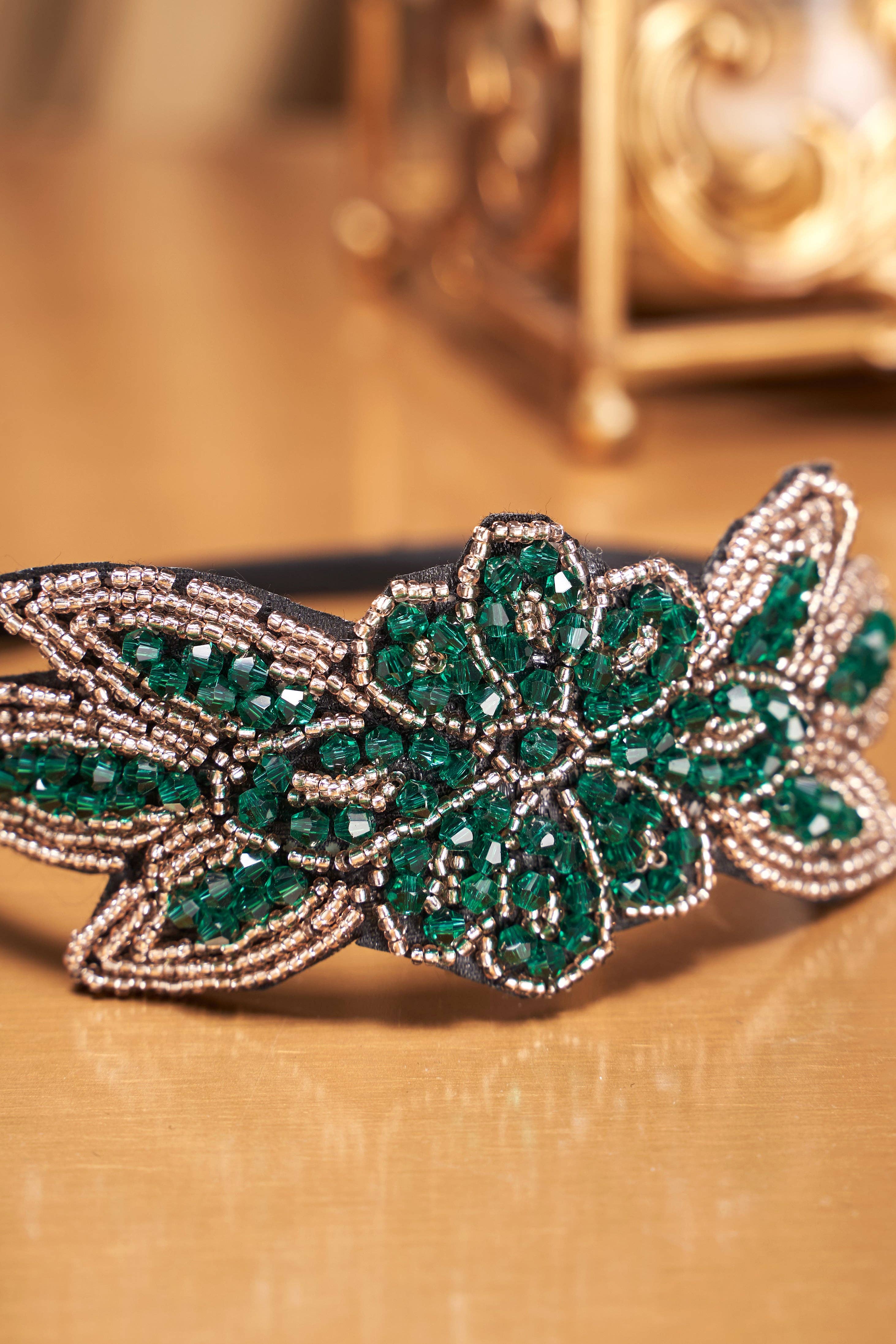 Verde Teal / Oro Chiaro Cerchietto in Velluto con Foglia di Cristallo e Perline in vendita all'ingrosso su Faire1