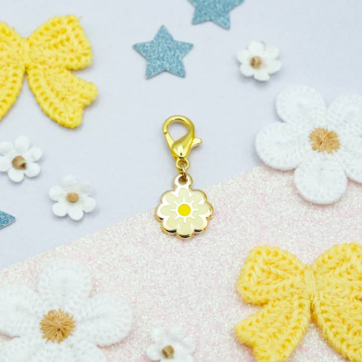 Pendentif Fleur Jaune - Collection Charm-ing for wholesale by Sparkles in the Wild