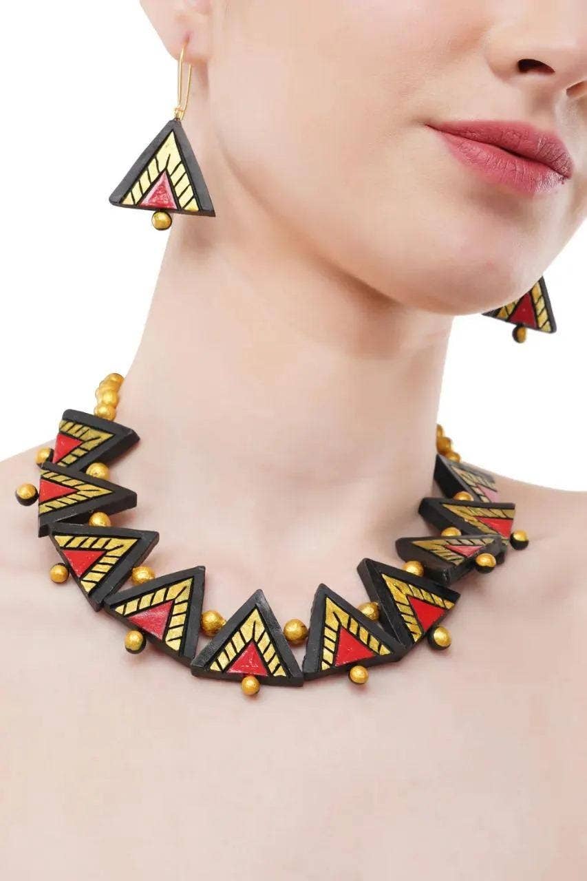 House of Kraft Jewelry & Accessories - Vente Parures de bijoux - Ensemble de bijoux pyramide | Bijoux en argile | Bijoux triangle rose3