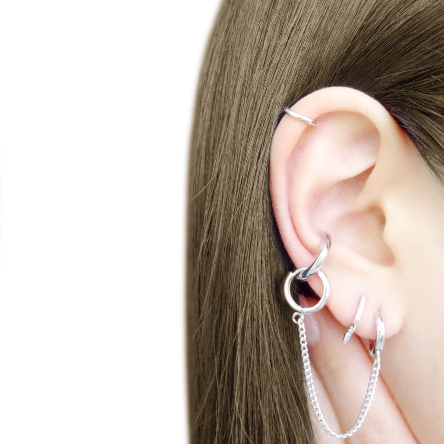 KIKICHIC – Großhandel Huggie-Ohrring – Silber Handschellen Kette Huggies Hoops1