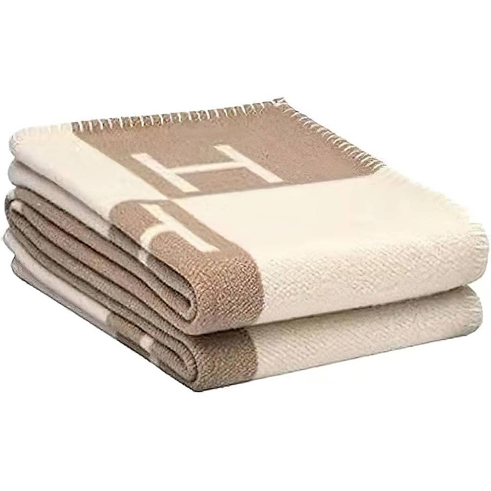 Sensibling Corp. - Wholesale Decoratiedeken - Monogrampatroon Omkeerbare Deken2