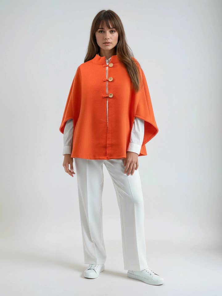 Poncho Houten Knopen voor wholesale door Tecmalha Knitwear