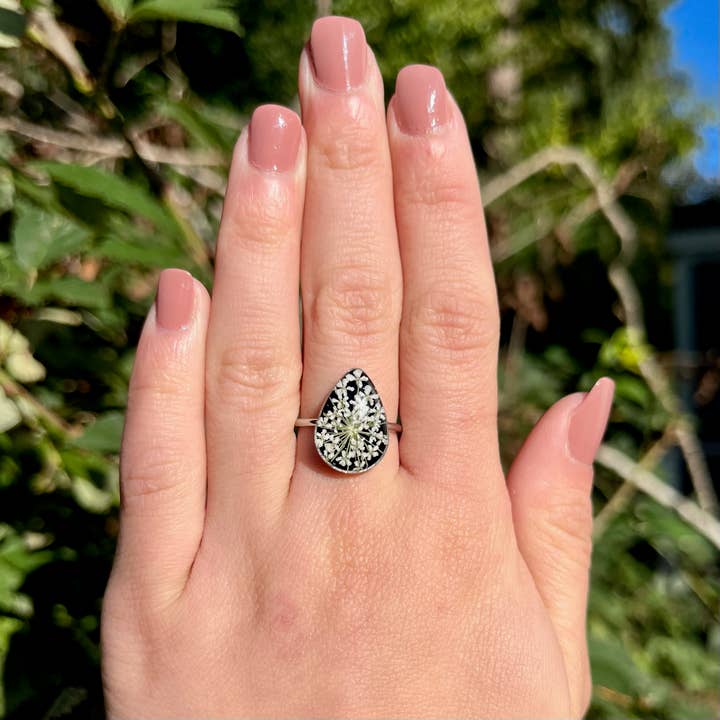 Großer tropfenförmiger Spitzenring von Queen Anne für den Großhandel von Wild by Design