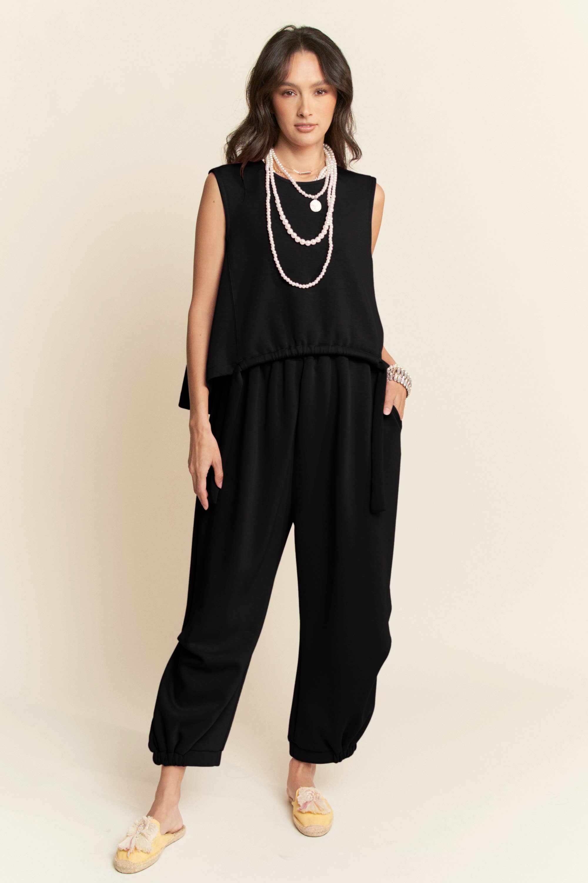 Davi & Dani - Vendita all'ingrosso Pantalone - Donna - SET DI PANTALONI IN TINTA UNITA CON SCOLLO ROTONDO E CINTURA8