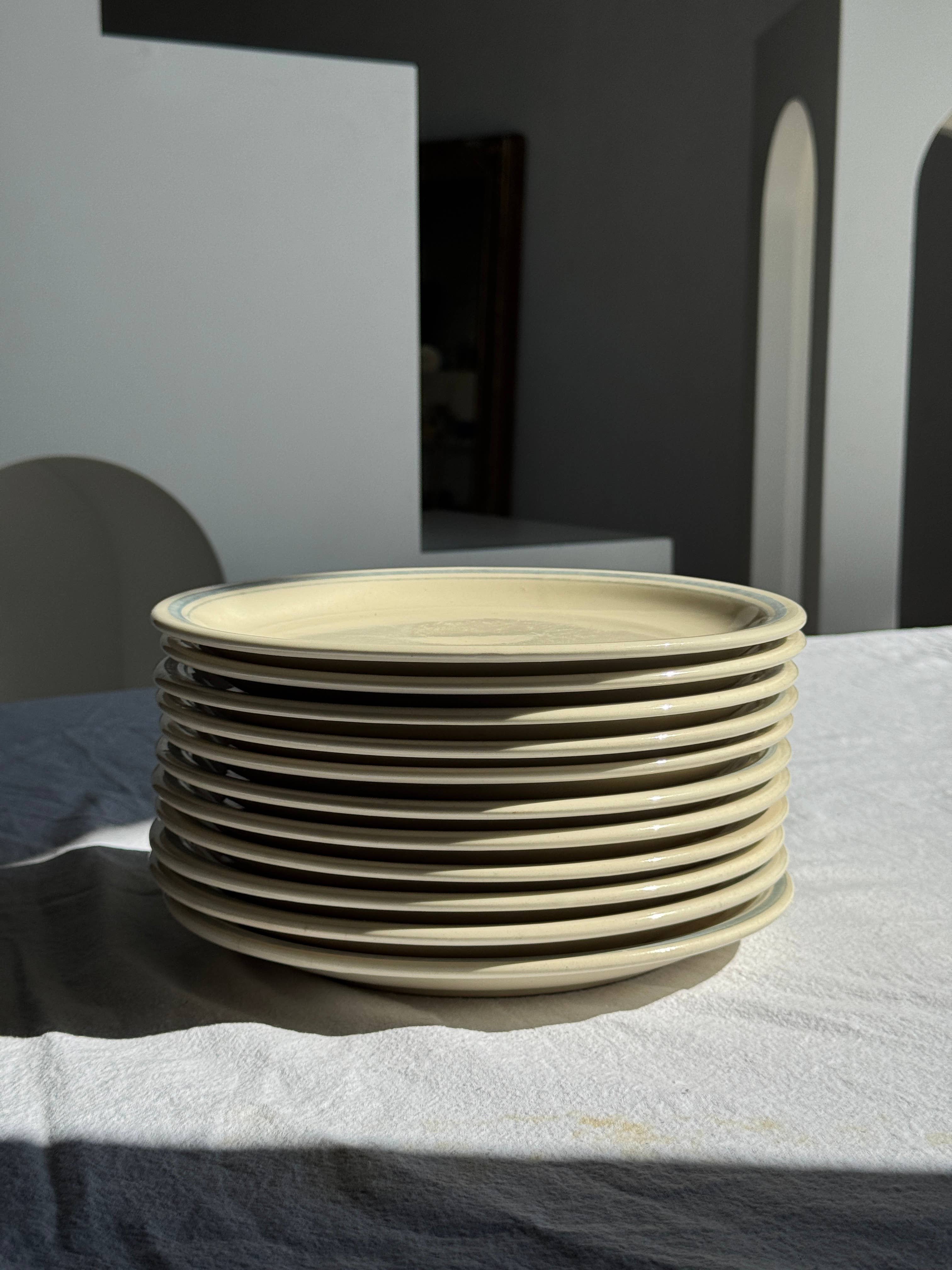 Office Objets - Wholesale Dinner Plate - Set of 8 vintage white dinner plates with blue trim D23.56