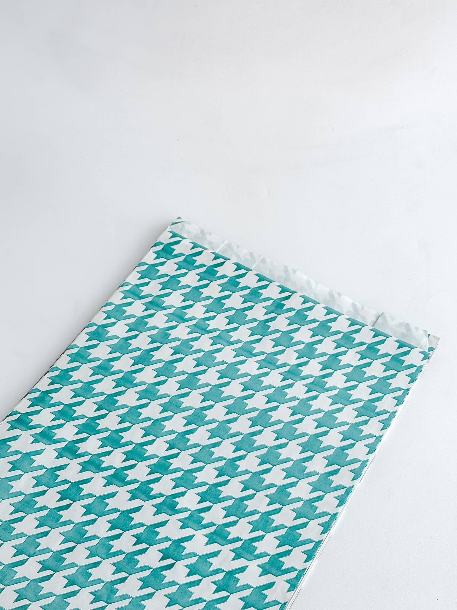 CHIC&PAPER – Engroshandel Gavepapir – Flade Kuverter 24 + 6 x 42 cm STOR 100 HANEFOD SMARAGD0