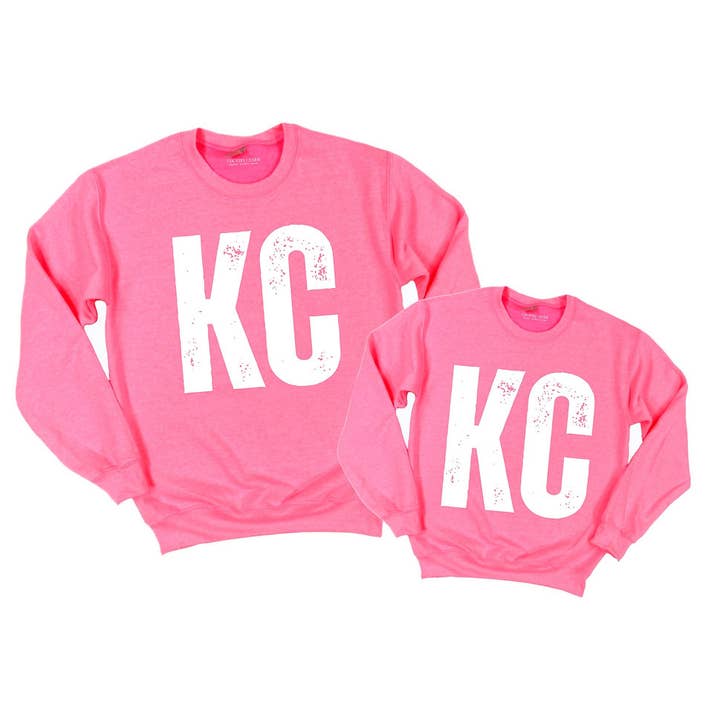 Country Charm Wholesale – Camisola gráfica - Mulher por atacado – WSP Pink KC | Coleção Básica