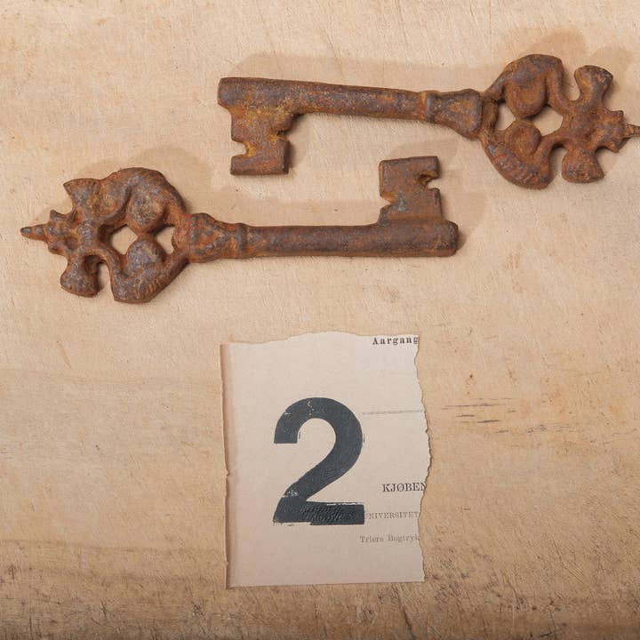 Golden Oldies Antiques - Wholesale Decorative Tabletop Object - Reproduction Vintage Style Iron Skeleton Key1