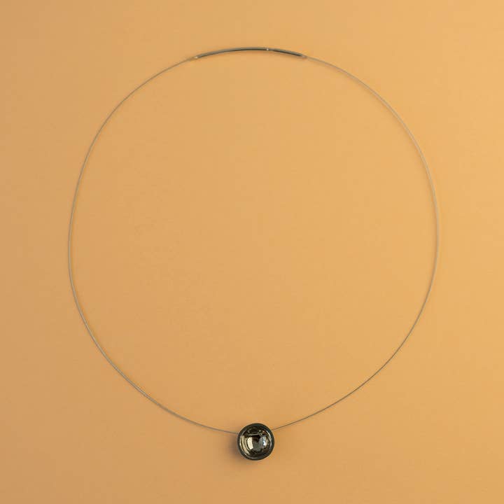 SEMISFERINA necklace in porcelain per la vendita all'ingrosso da parte di FRANCESCA VERARDO CERAMICS