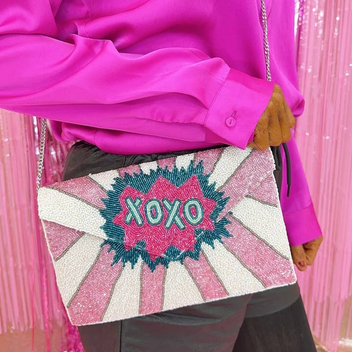 Pochette Xoxo pour la vente par Treasure Jewels Inc.