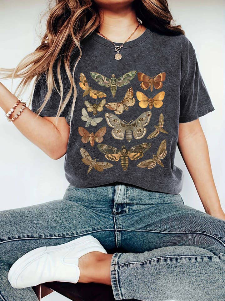 Rosa Clothing - Wholesale Screen Printed T-Shirt - Women's - Butterfly & moth print graphic short-sleeve T-shirt