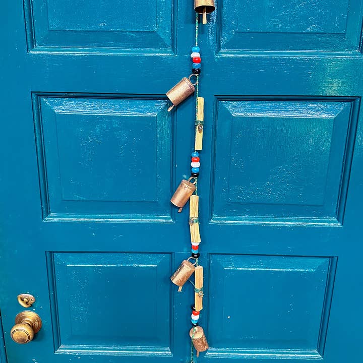 Ghirlanda di Campanelli d'Oro con Occhio Malocchio e Palo Santo Portafortuna per la vendita all'ingrosso da parte di Abundantia