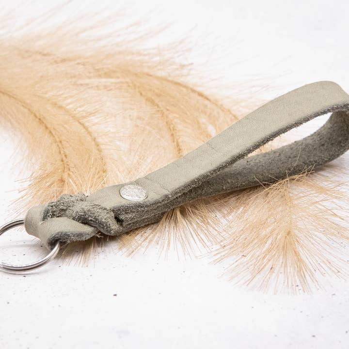 Leder Schlüsselanhänger Hellgrau für den Großhandel von FOR LOVELY DOGS / Linda Jansen