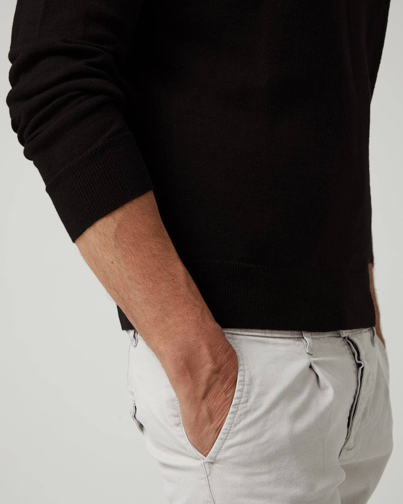 ALTONADOCK - Wholesale Knit Sweater - Men's - Fine Black Jersey1