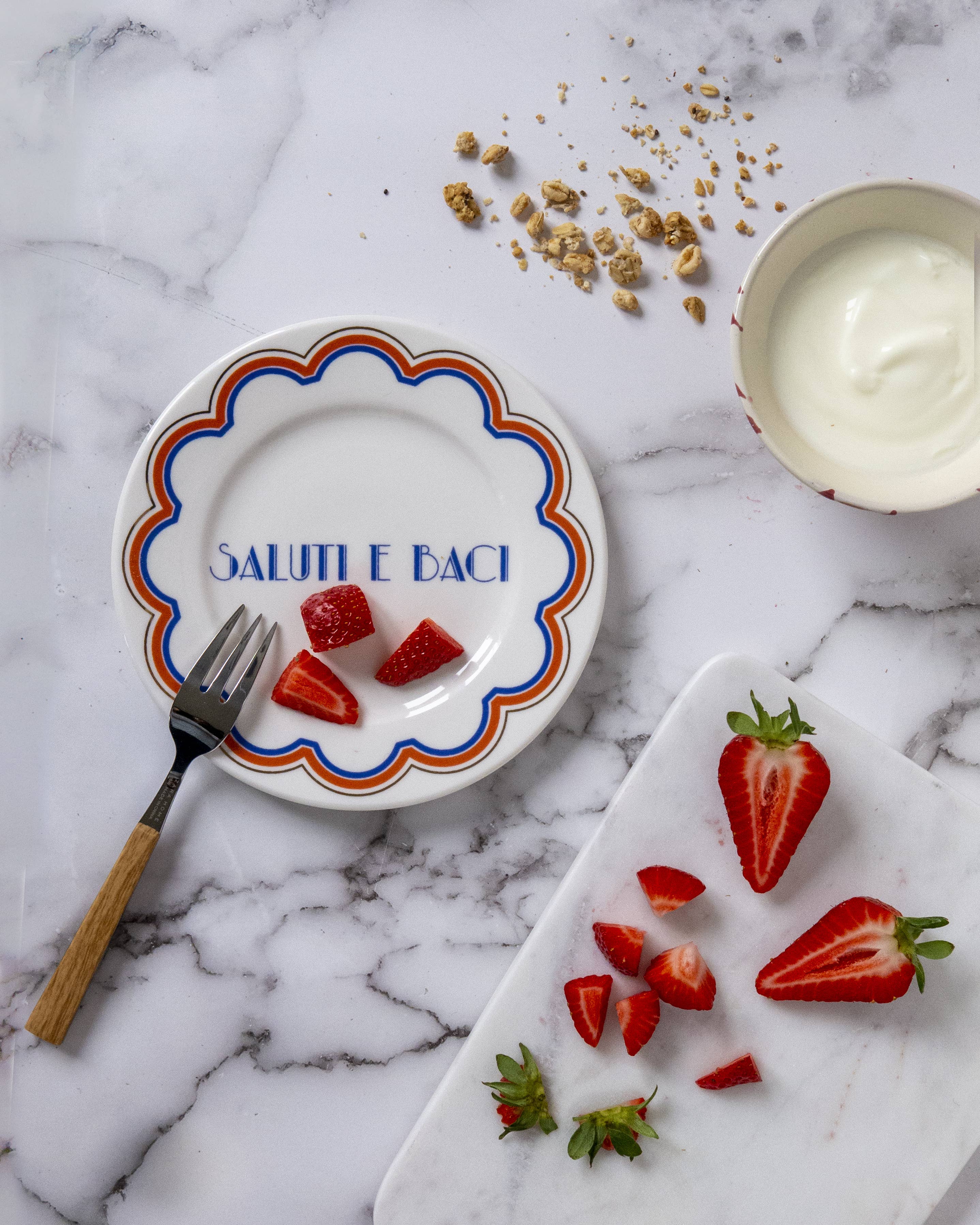 ilaria.i - Vente Assiette - Assiette en porcelaine avec inscription « GREETINGS AND KISSES »1