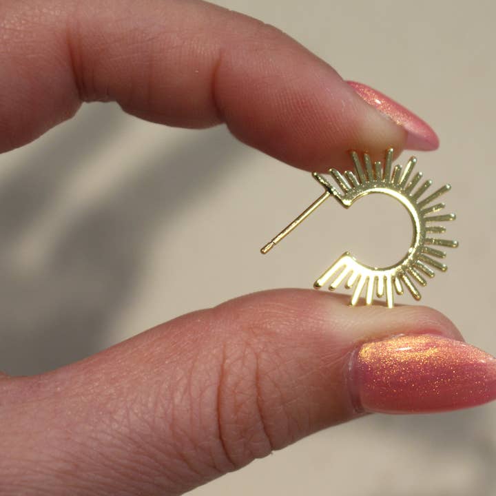 Créoles plaquées or 18 carats Medium Sunburst pour la vente par Sabsies Beauty