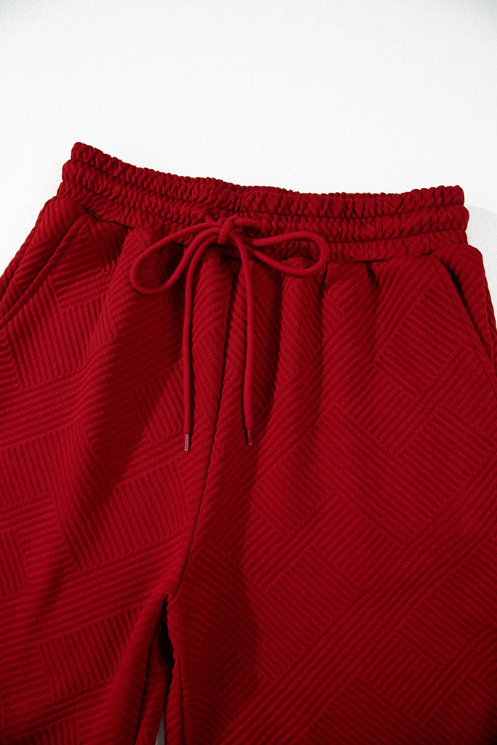 PRETTY BASH – Großhandel Loungewear-Set – Damen – Set aus unifarbenem T-Shirt mit Struktur und Hose mit Kordelzug30