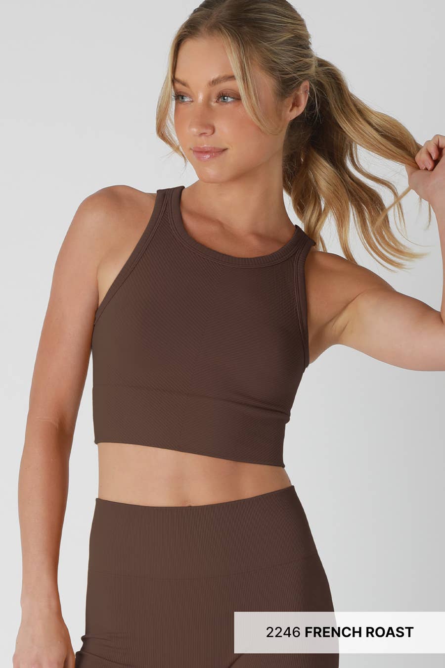 NIKIBIKI – Top de malha - Mulher por atacado – NS7933 - Top recortado Chevron Highneck24