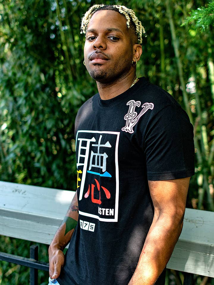 Manica lunga VAVichi TING Listening per la vendita all'ingrosso da parte di VaVichi Clothiers