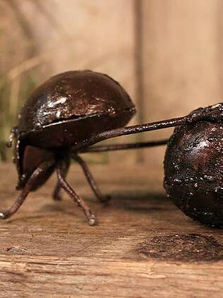 Recycled Metal Garden Artwork - Dung Beetle for wholesale by chi-africa