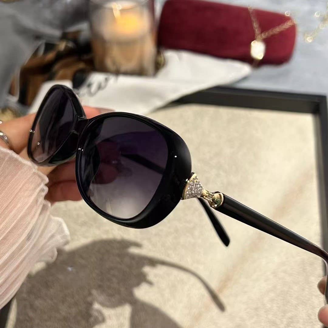 PEACH ACCESSORIES - Wholesale Sunglasses - Women's - Modern Sparkle Glam Sunglasses 75203