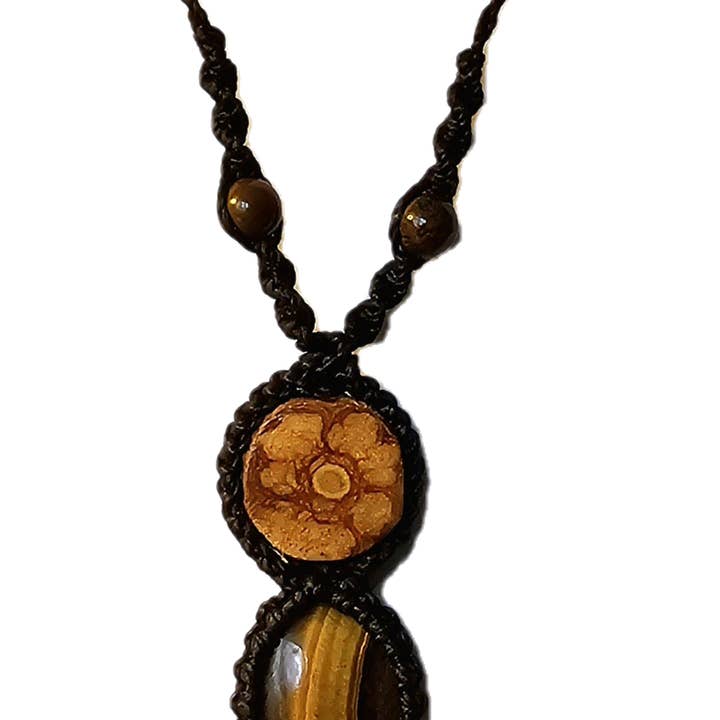 Colar de macramé com cipó de ayahuasca e olho de tigre por atacado de Amazon Ecology