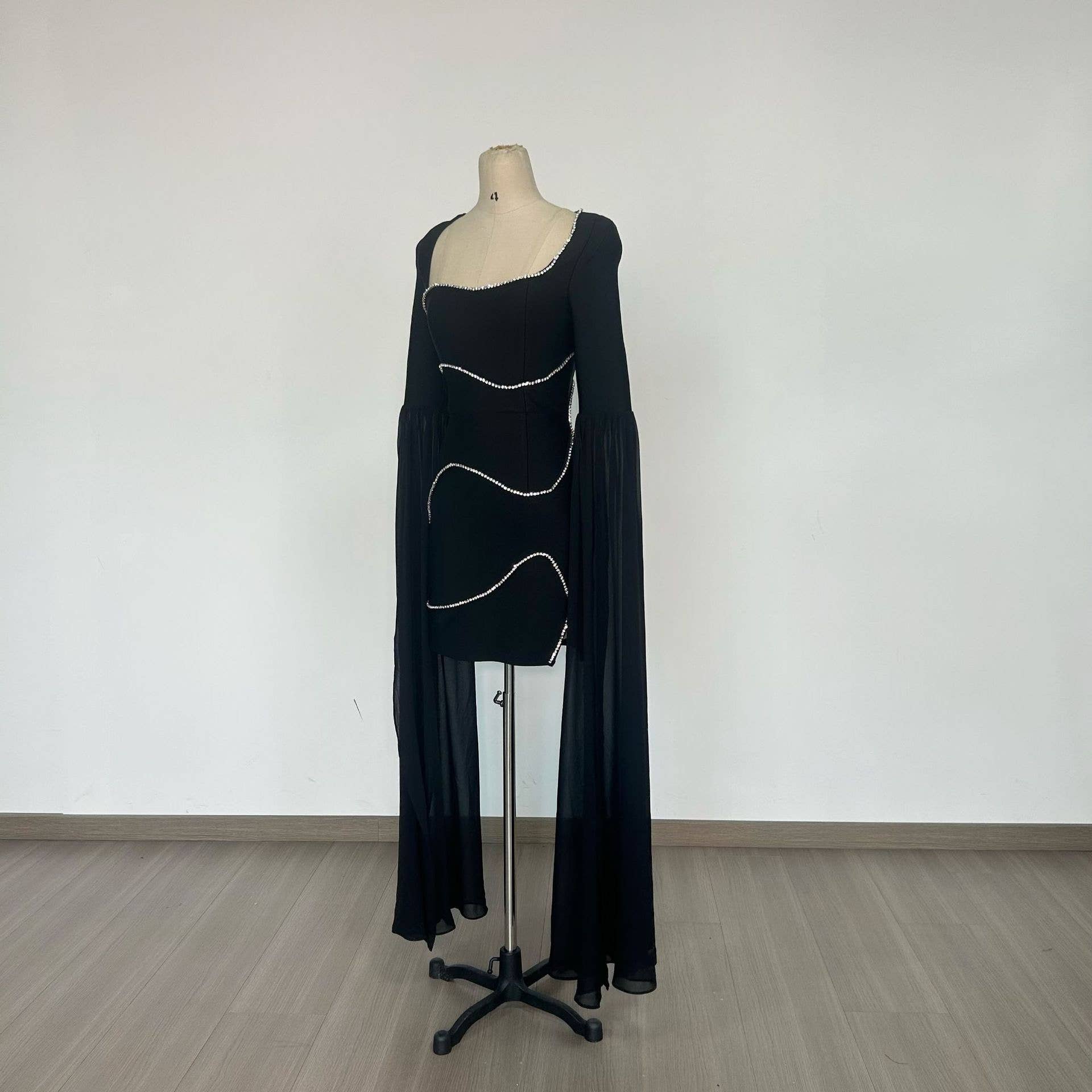 Svart DR364Bandageklänning med diamantkedjeslitsar och lång ärm för wholesale på Faire5