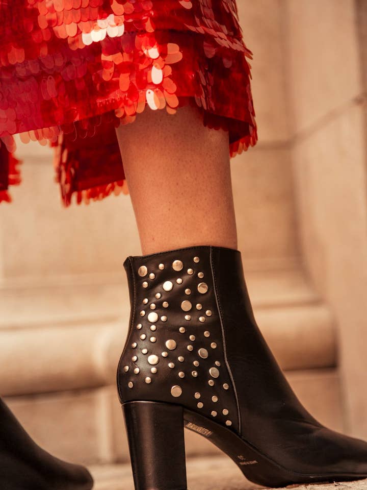 BOTINS 149622 COURO COM TACHAS por atacado de Elodie