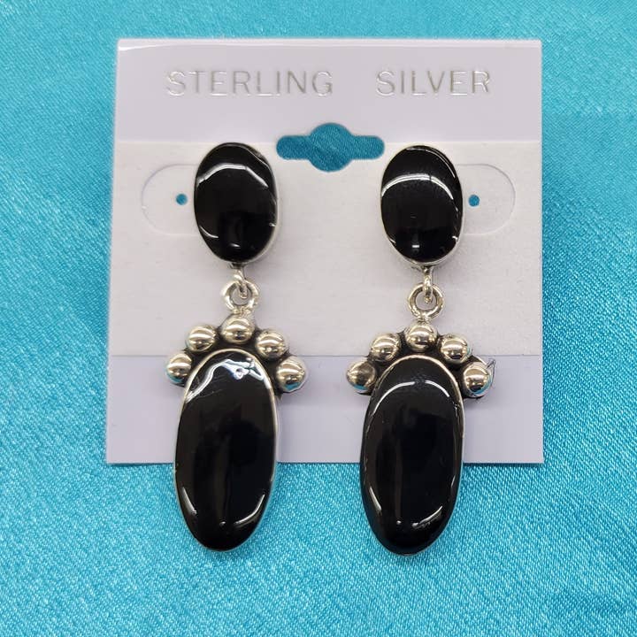 Boucles d'oreilles pendantes mexicaines en argent sterling avec onyx noir pour la vente par Silver N Accessories