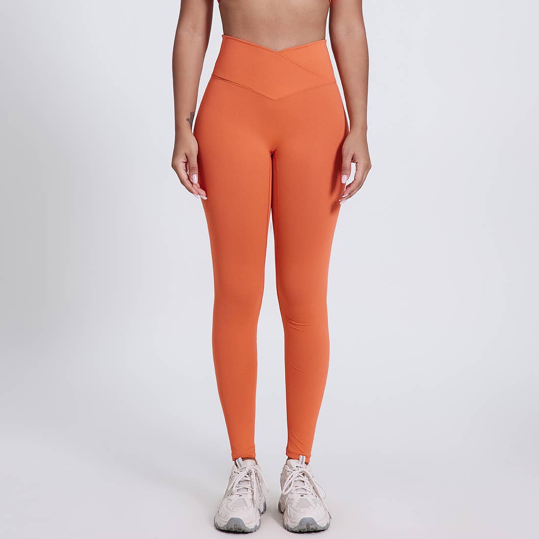 Sodalemon – Engroshandel Sports-/loungeleggings – til kvinder – Sodalemon dameleggings med krydset høj talje i ensfarvet design0