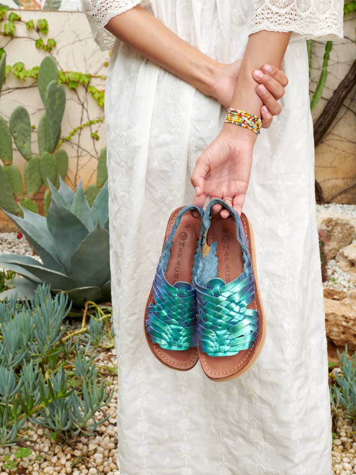 Geflochtene Ledersandalen in Blau Modell Frida HANDMADE für den Großhandel von MAPACHE