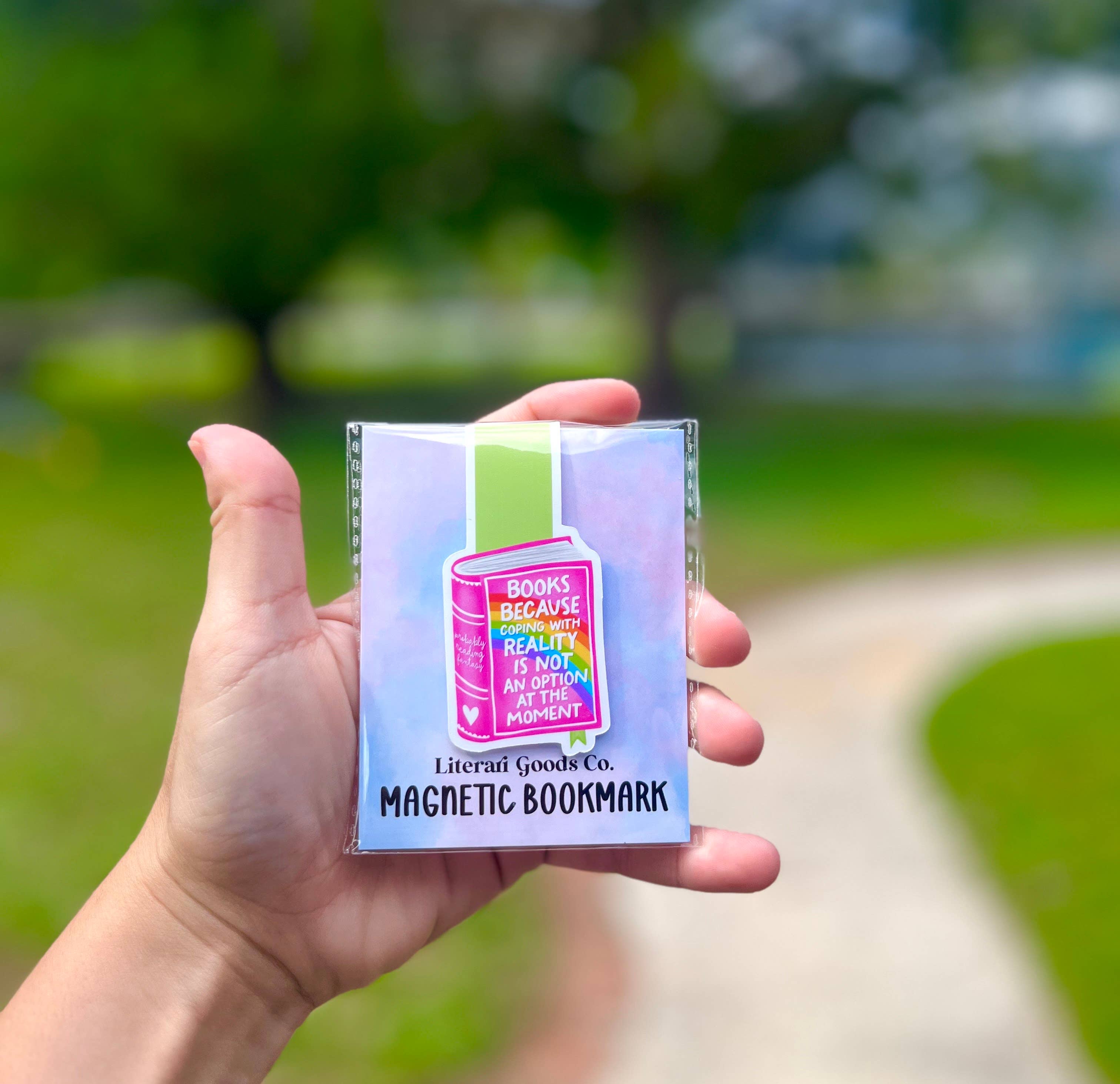 Literari Goods, Co | Book Themed Candles + Gifts – wholesale Bokmärke – Magnetiskt bokmärke - Att hantera verkligheten är inget alternativ2