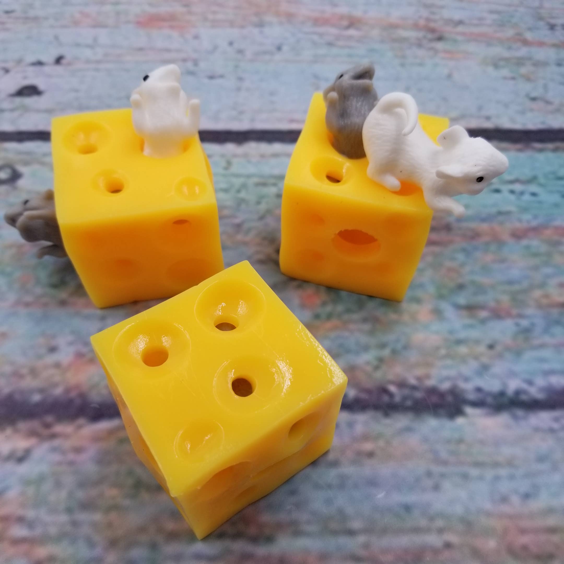 MIAS SHOP – wholesale Fidget toy – Kids – Cheese With 2 Mouses Decompression Fidget Toys2