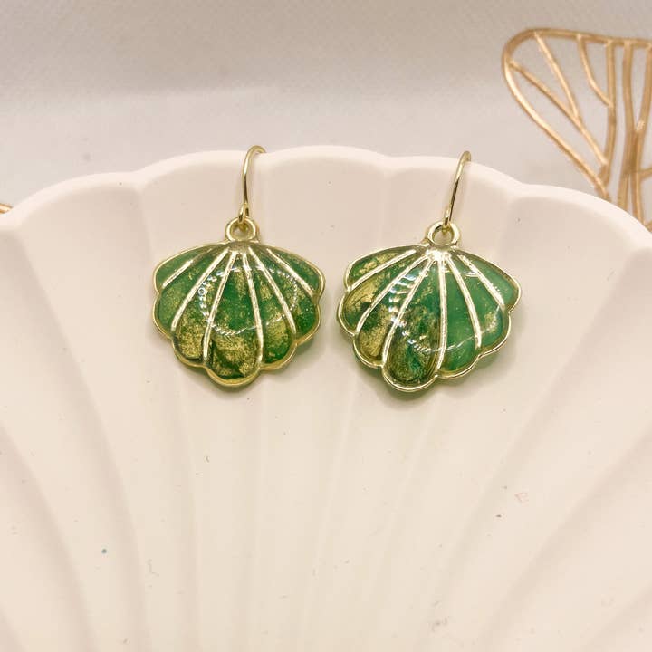 Marina Designs - Vendita all'ingrosso Orecchini pendenti - orecchini a goccia a forma di conchiglia, color acqua, argilla polimerica e resina1