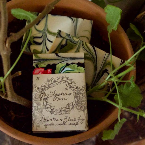 Geitenmelkzeep met absint en zwarte vijgen voor wholesale door Tasha’s Own