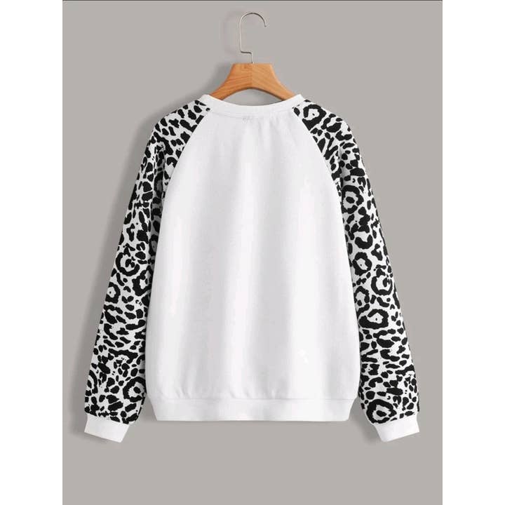 Felpa Fearless con maniche leopardate per la vendita all'ingrosso da parte di Fully Dressed and Blessed