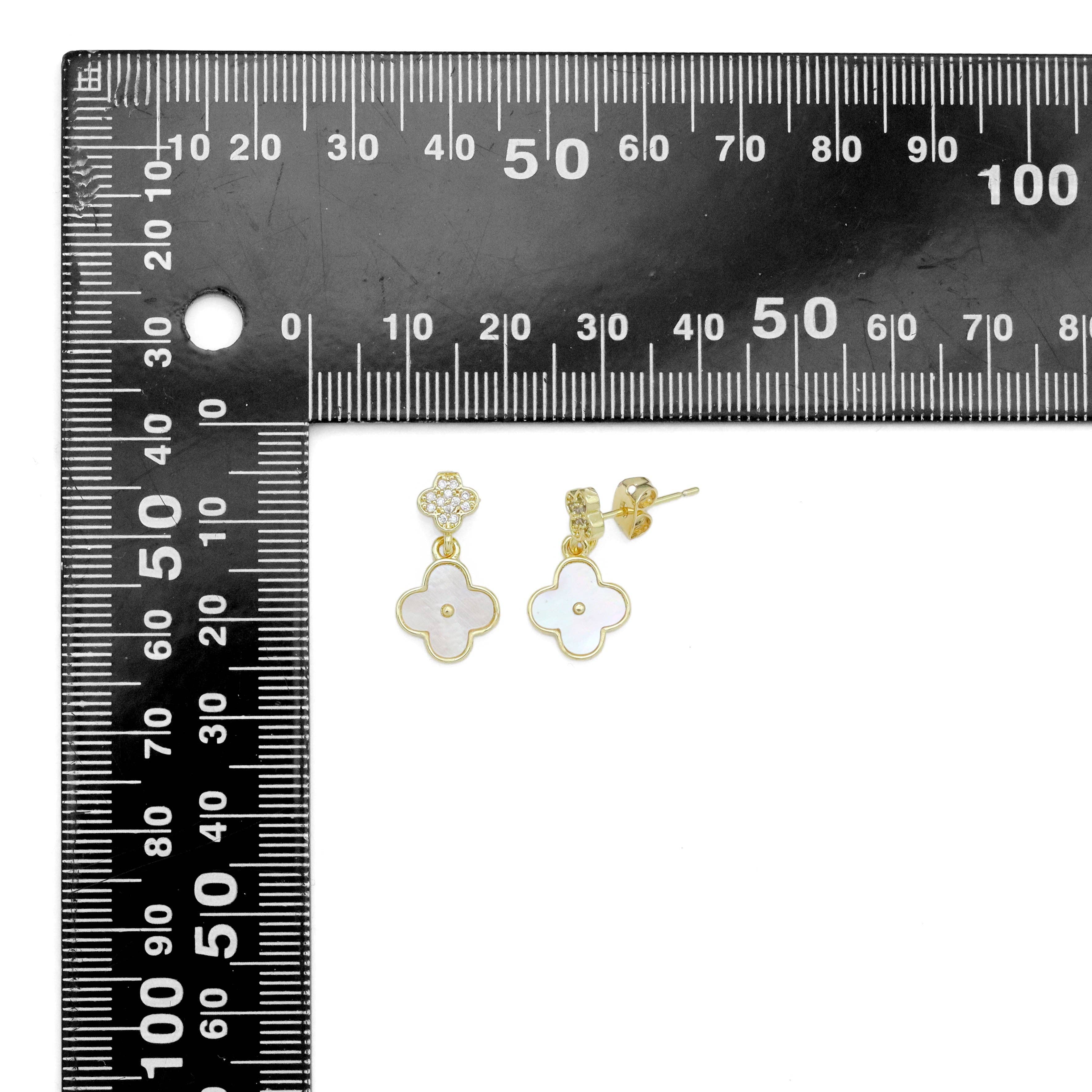 BestBeads&Beyond - Vente Boucles d'oreilles pendantes - Boucles d'oreilles à tige en or en forme de trèfle en zircone cubique transparent, Sku #LK9612