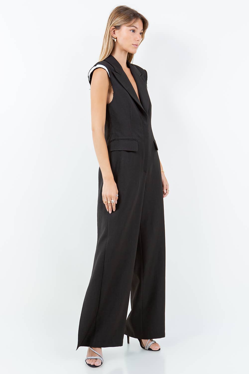 Schwarz FREILIEGENDE SCHULTERPOLSTER, ELEGANTER JUMPSUIT MIT KRAGEN - SCHWARZ für den Großhandel auf Faire1